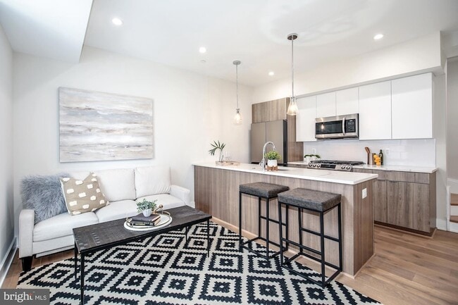 Building Photo - 1421 Spring Rd NW Unit 302