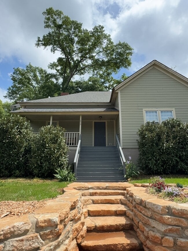 Building Photo - 2 Bedroom 2 Bathroom