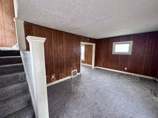 Photo - 208 Denver St