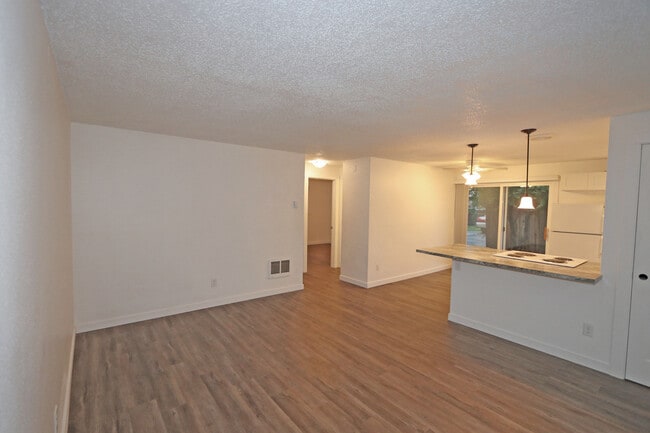 Photo - 1647 Salishan St SE