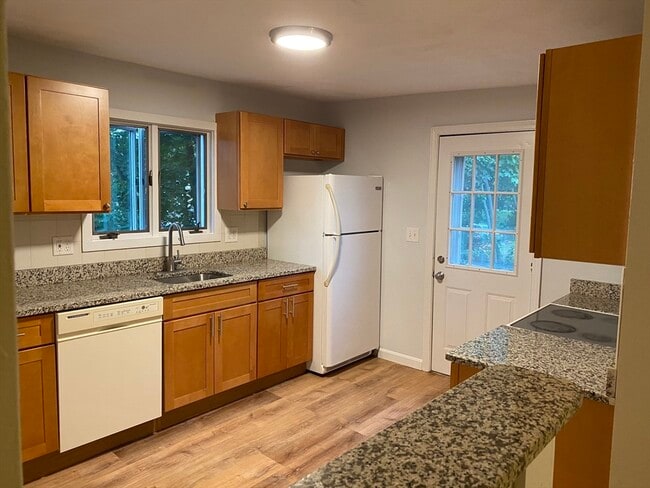 Building Photo - 142 Washington St Unit 2