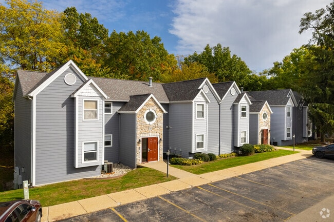 Saddle Creek Apartments
