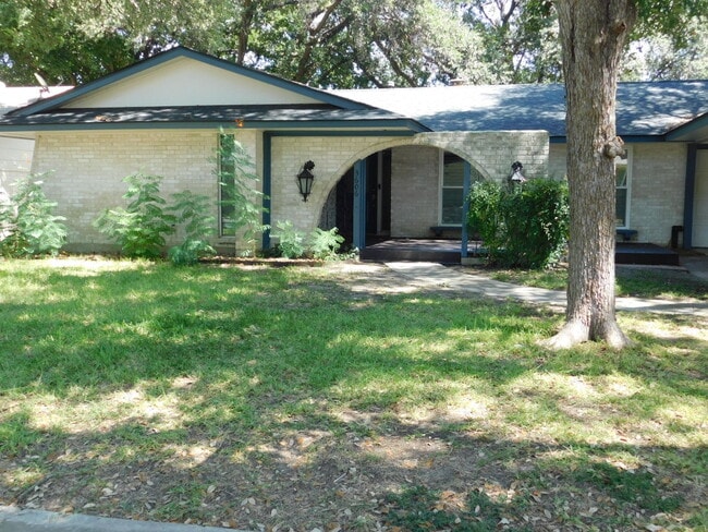 Photo - Three Bed/Two Both Home with Great Parking off Wurzbach and Vance Jackson.