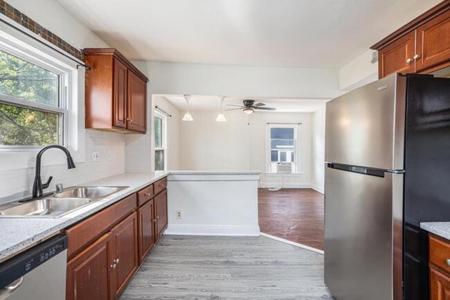 Building Photo - 3916 Warwick Blvd Rental