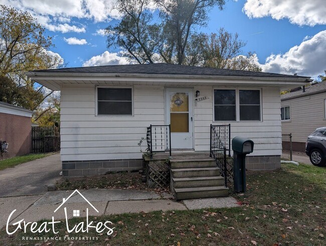 Building Photo - Beautiful 3 Bedroom 1 Bathroom now availab...