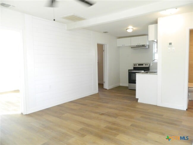 Building Photo - 426 Aguila St Rental