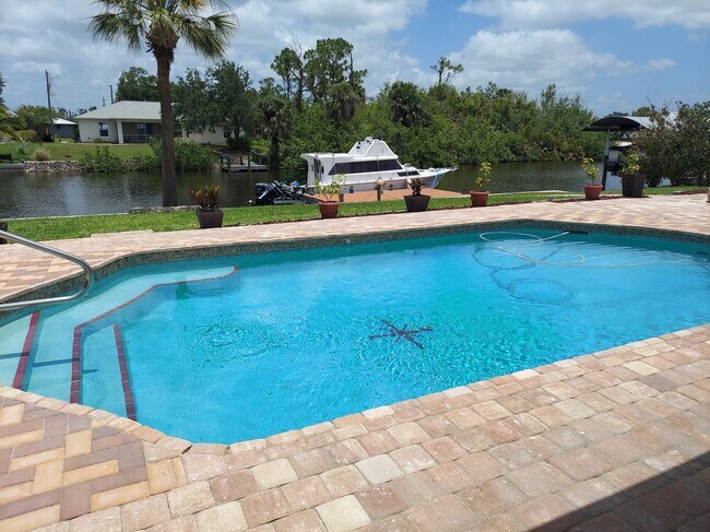 Photo - 17026 Edgewater Dr