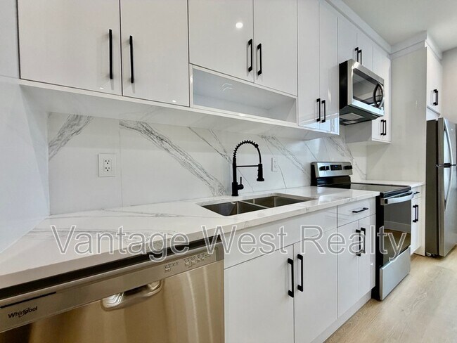 Photo - 1671 Highland Dr N