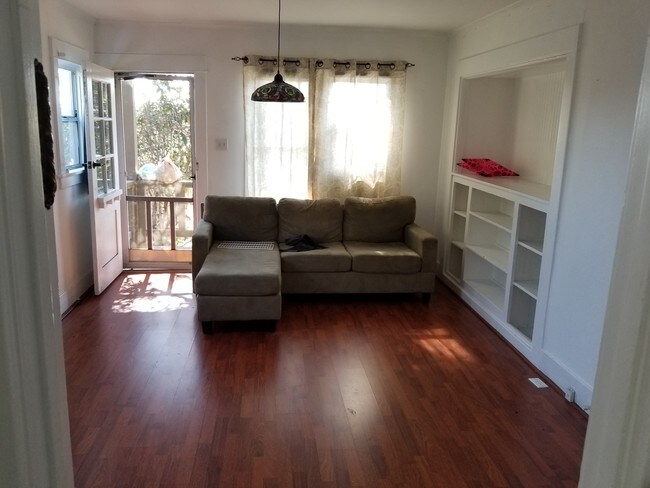 Living room - 1406 Manzanita St