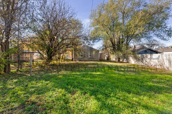 Photo - 2136 S Waco Ave