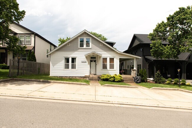 Dakota Tri-Plex - Dakota Tri-Plex Apartment Unit 1