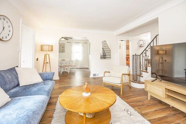 Photo - Bayard Luxe Hot Tub Escape