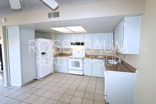 Photo - 3313 W Harmont Dr Unit 1