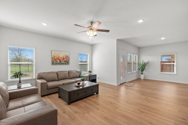 Photo - Beautiful 4 Bedroom Home in Spiritas Ranch Near Lake Lewisville