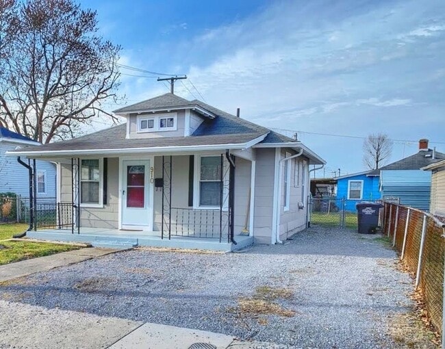 Building Photo - 910 Lamont St