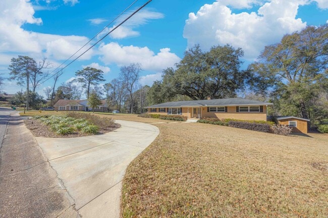 Photo - 202 Confederate Dr N