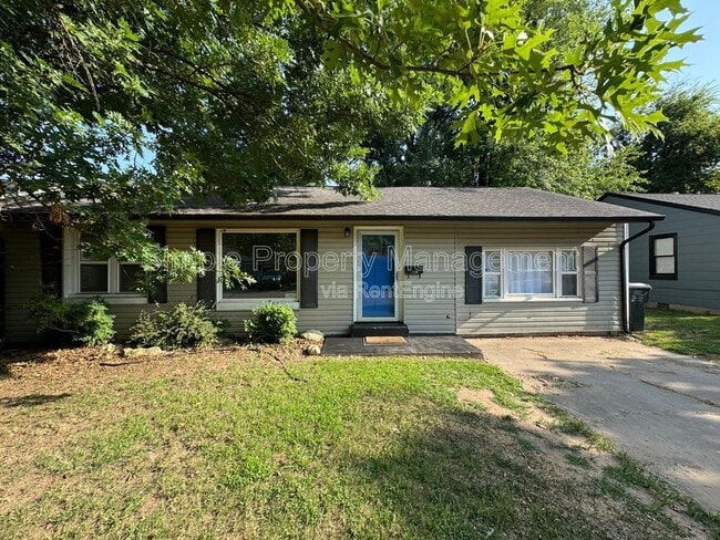Photo - 1108 W Apache St