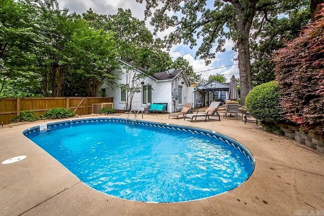 Photo - 1717 N University Ave