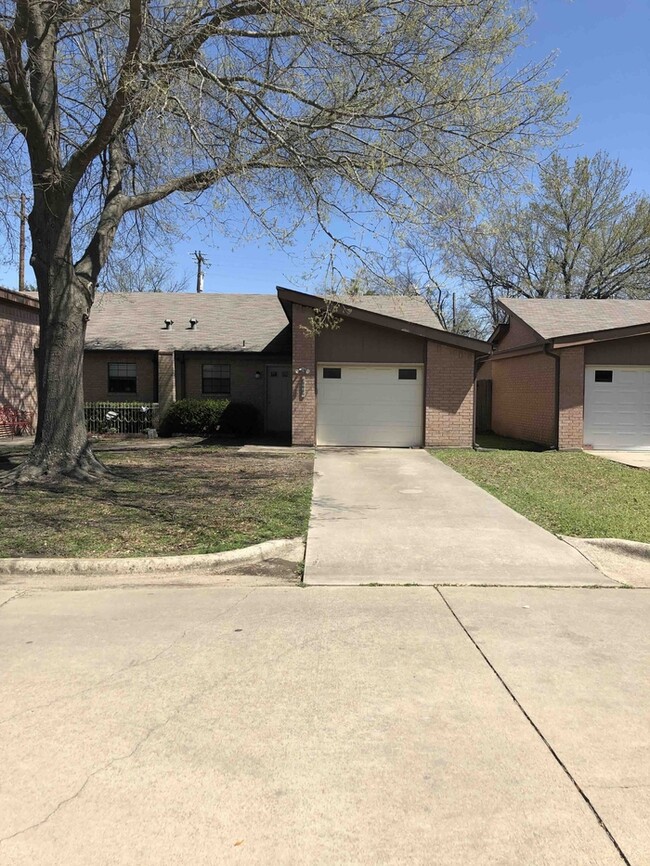 Photo - 3002 Charlinda Dr Townhome