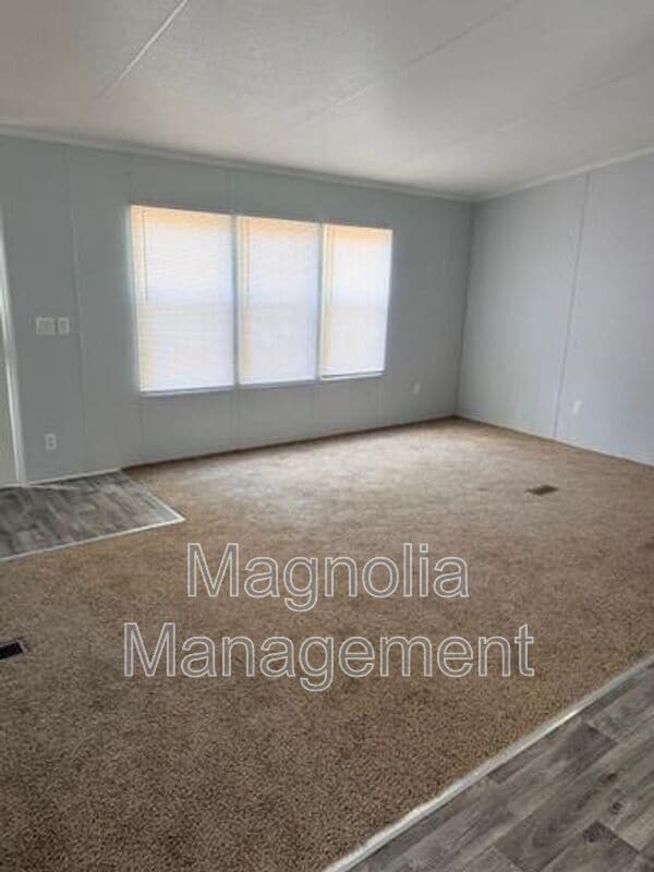 Photo - 202 Mallard Ln