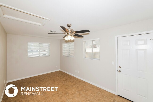 Photo - 5611 N 32nd Dr