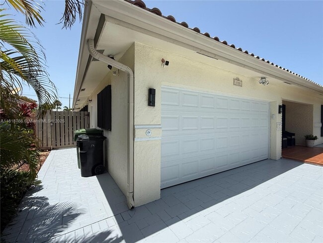 Photo - 1721 NE 48th Ct