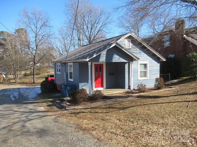 Building Photo - 1013 E Main St Rental