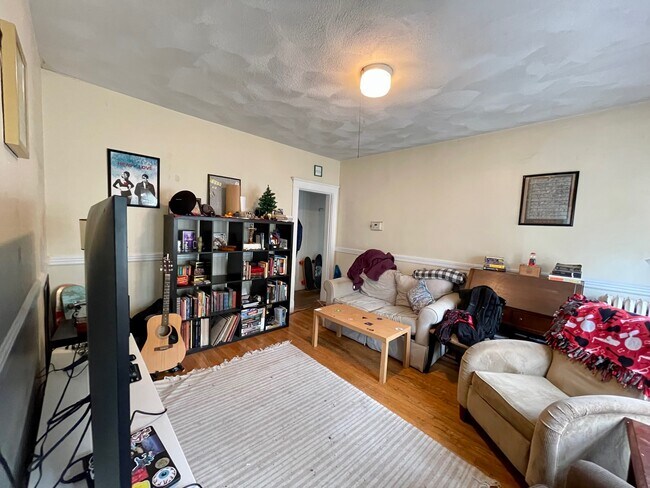 97 Kilsyth Rd Unit 3