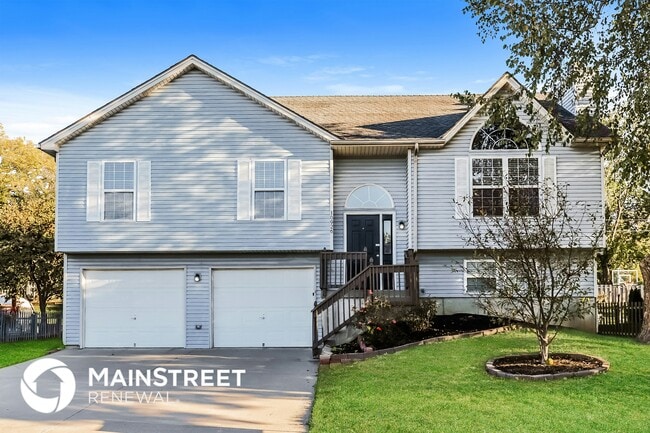 Building Photo - 10926 Rowland Ave