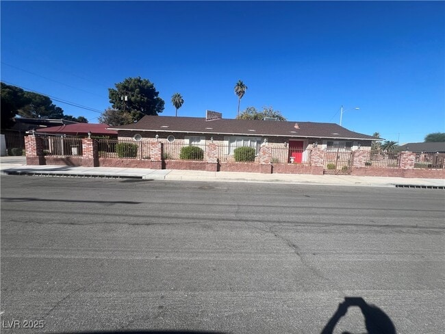 Building Photo - 1650 Waldman Ave