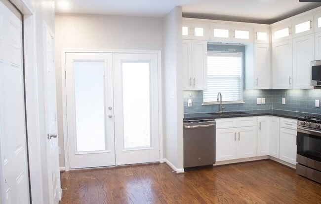 Photo - 2237 Naomi St