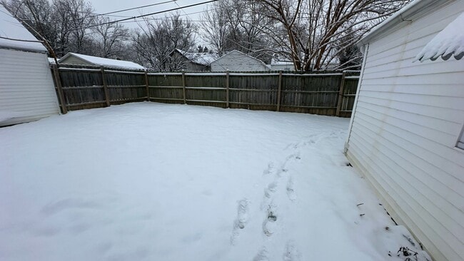 Photo - House with Garage for Rent 2 BR/ 2BA in Peoria 61604