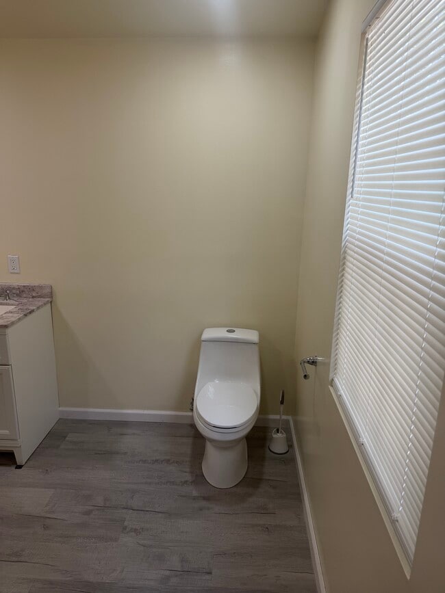 Building Photo - 627 Rodi Rd Unit 627 Rodi Rd Suite C
