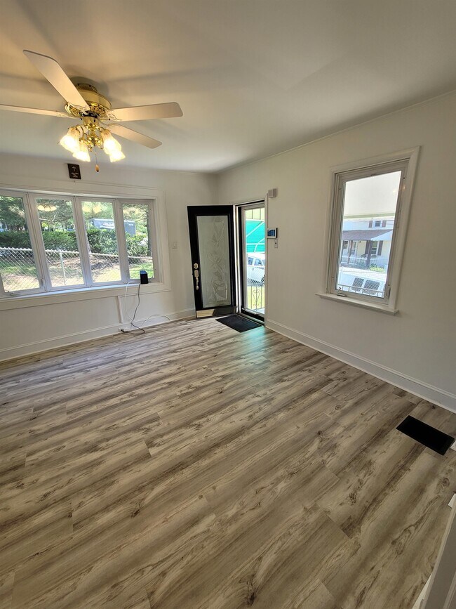 Photo - 927 Mt Pleasant Ave