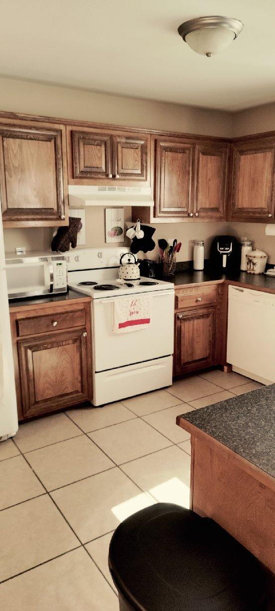 Kitchen - 214 Pine St Unit 214 B