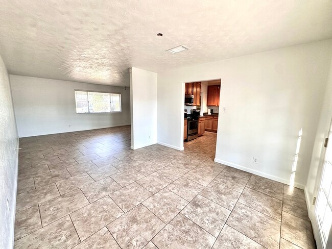 Photo - 1351 W 10th St