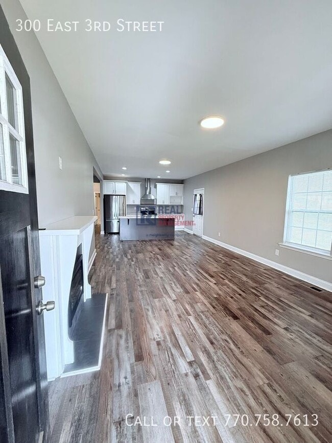 Photo - 300 E 3rd St NE