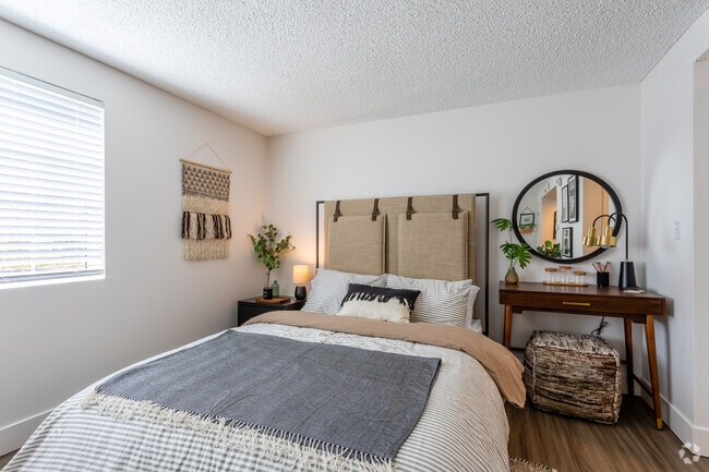 Studio, 1BA - 520 SF