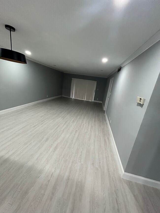 Photo - 6361 N Falls Cir Dr Unidad 212