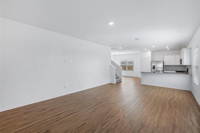 Photo - 141 Escondido Cir