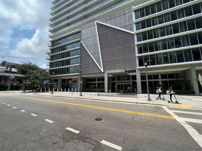 Photo - 79 SW 12th St Unidad 2608-S