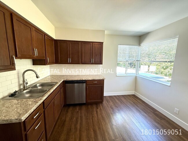 561 Wilson Ave S