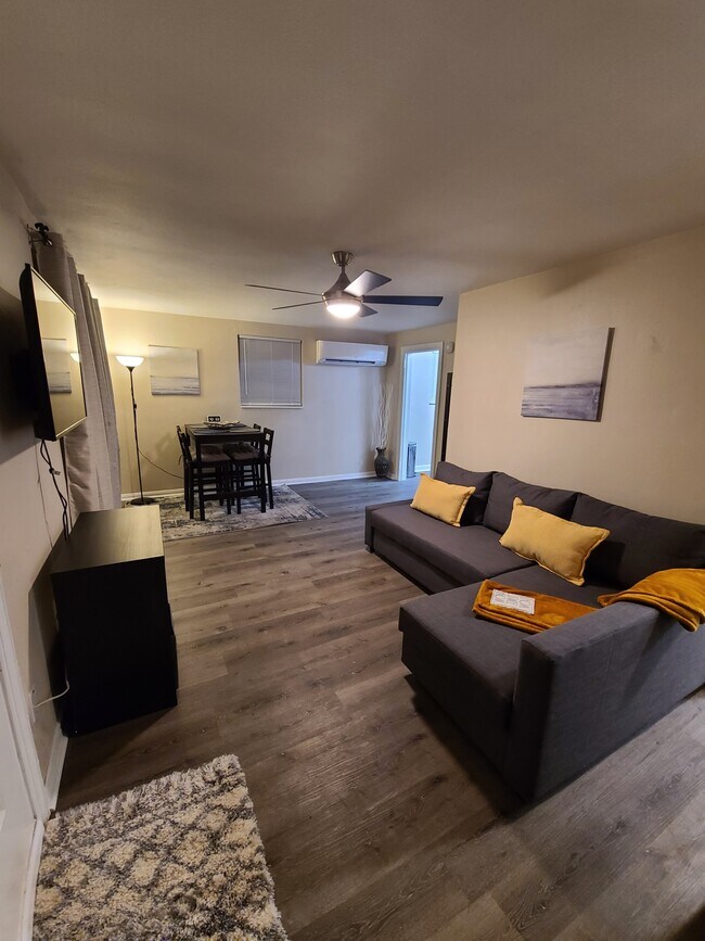 Photo - 238 E 7th St Unit 2