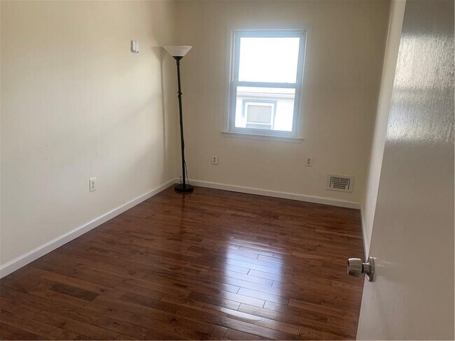 Photo - 56-47-56226 226th St Unit 2