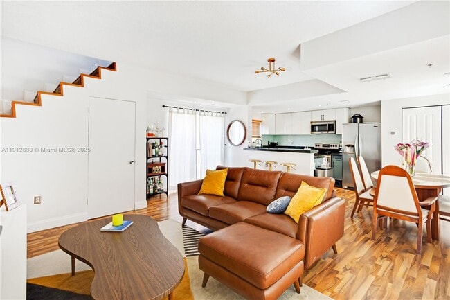 Building Photo - 1611 SW 2nd Ct Unit E113