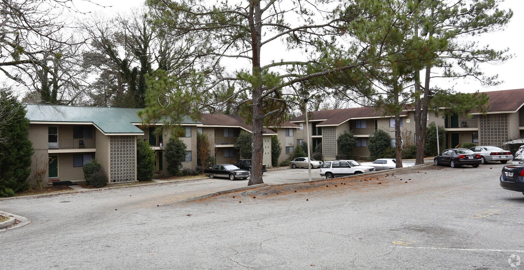 Photo - English Village Apartments