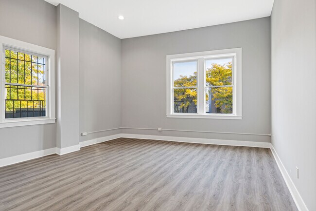 Photo - 47 Beekman Ave