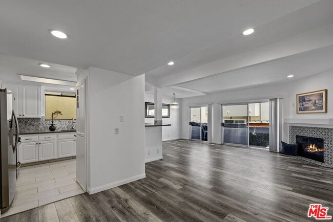 Building Photo - 1811 Manning Ave Unit 202