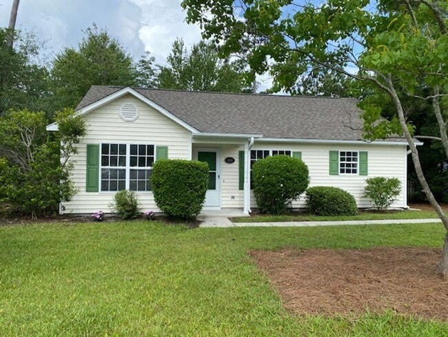 Building Photo - Welcome to this charming 3-bedroom, 2-bathroom home located in the vibrant city of Wilmington, NC.