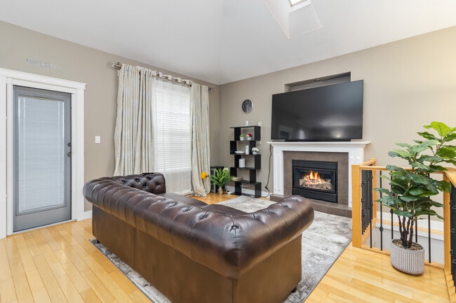 Photo - 909 Cavalcade Ter